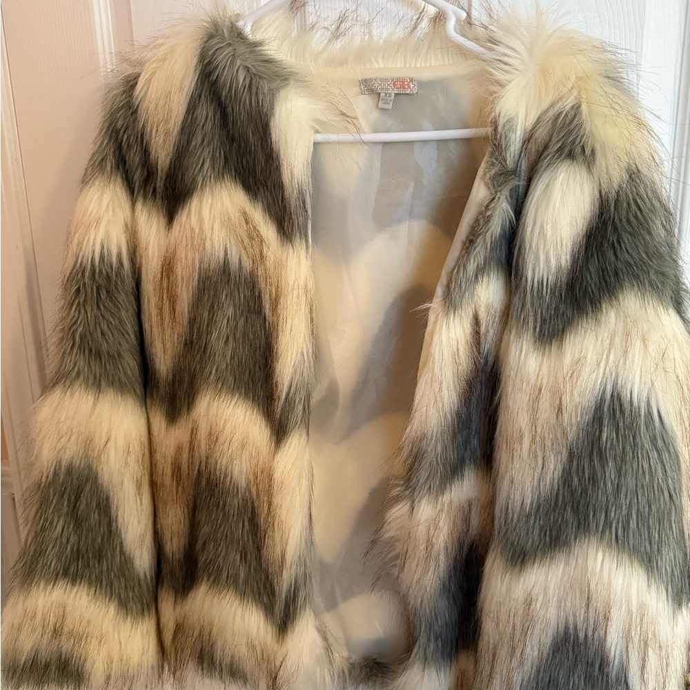 Gianni Bini Cream and Gray Teddy Jacket Plush Textured Outerwear